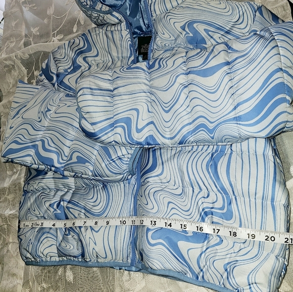 Puffer jacket blue & white marbled swirl size Small fashion-forward winter coat - Picture 2 of 8